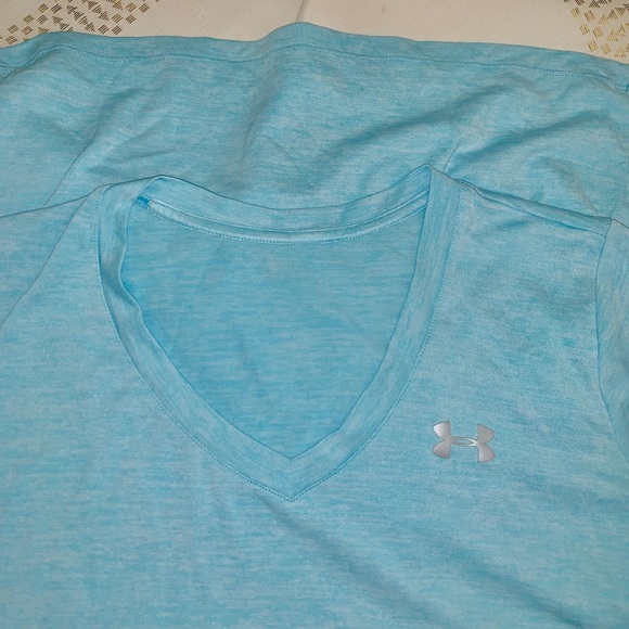 Under Amour light blue V-neck top - Picture 2 of 4